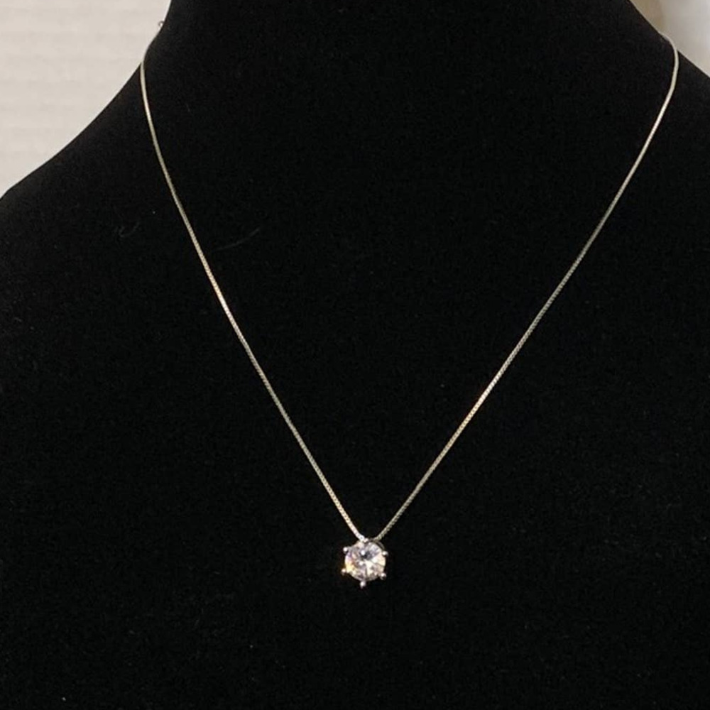 NIB Olivia & Jackson solitaire necklace 16”